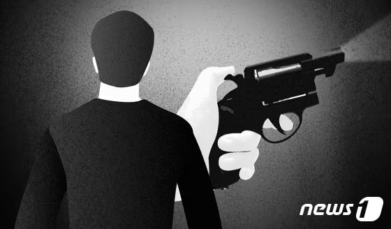 처음 만난 여성이 스킨십을 거절했다는 이유로 얼굴에 가스총을 발사한 60대 남성이 징역형 집행유예를 선고받았다./사진=뉴스1