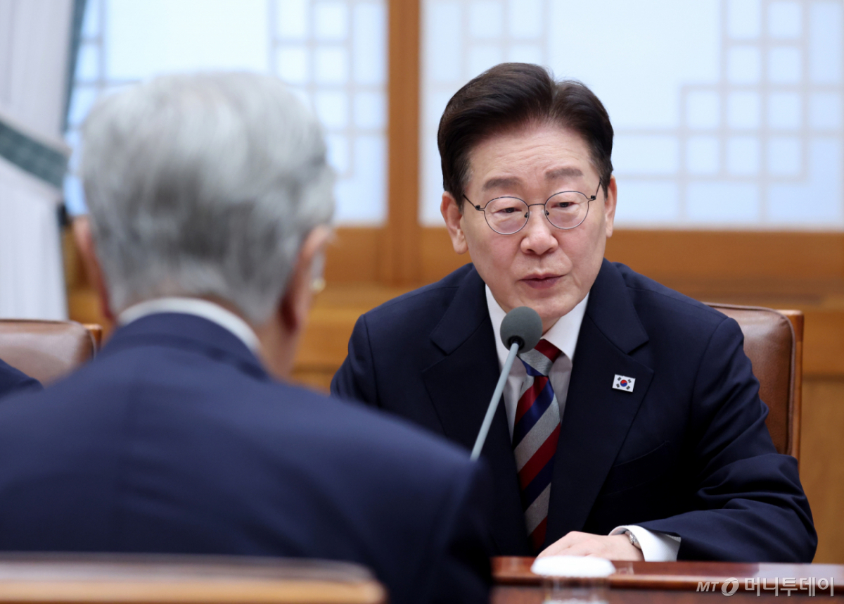 [서울=뉴시스] 조성봉 기자= 이재명 대통령이 15일 청와대에서 카심-조마르트 토카예프 카자흐스탄 대통령과의 확대 정상회담에서 발언하고 있다. 2026.09.15. suncho21@newsis.com /사진=김진아