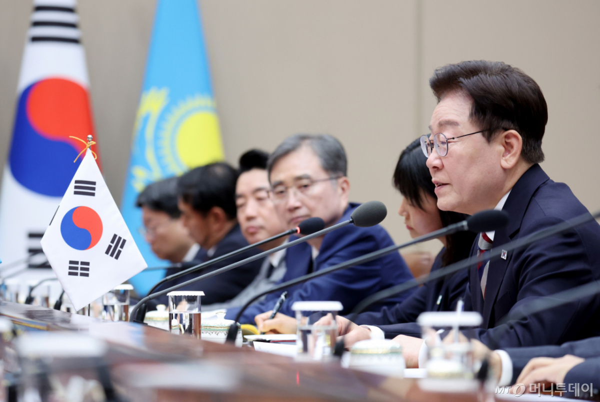 [서울=뉴시스] 조성봉 기자= 이재명 대통령이 15일 청와대에서 카심-조마르트 토카예프 카자흐스탄 대통령과의 확대 정상회담에서 발언하고 있다. 2026.09.15. suncho21@newsis.com /사진=김진아