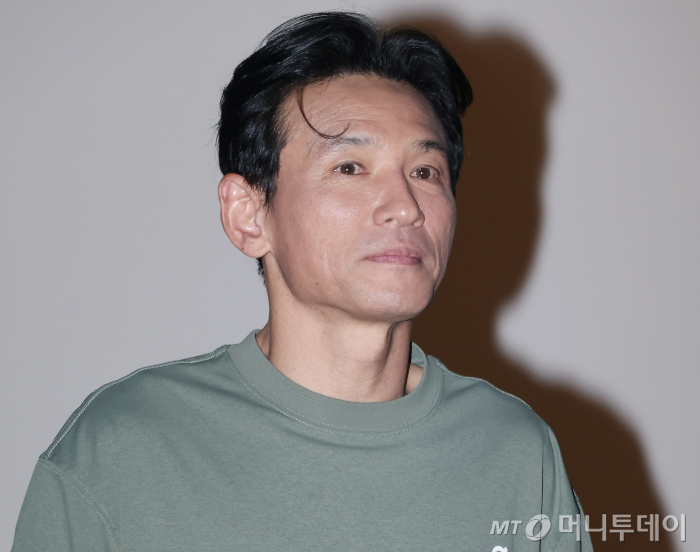 법원이 배우 황정민을 스토킹한 혐의로 기소된 40대 여성 A씨에게 벌금 600만원을 선고한 것과 관련해 검찰이 항소했다./2026.07.29 /사진=이동훈 photoguy@