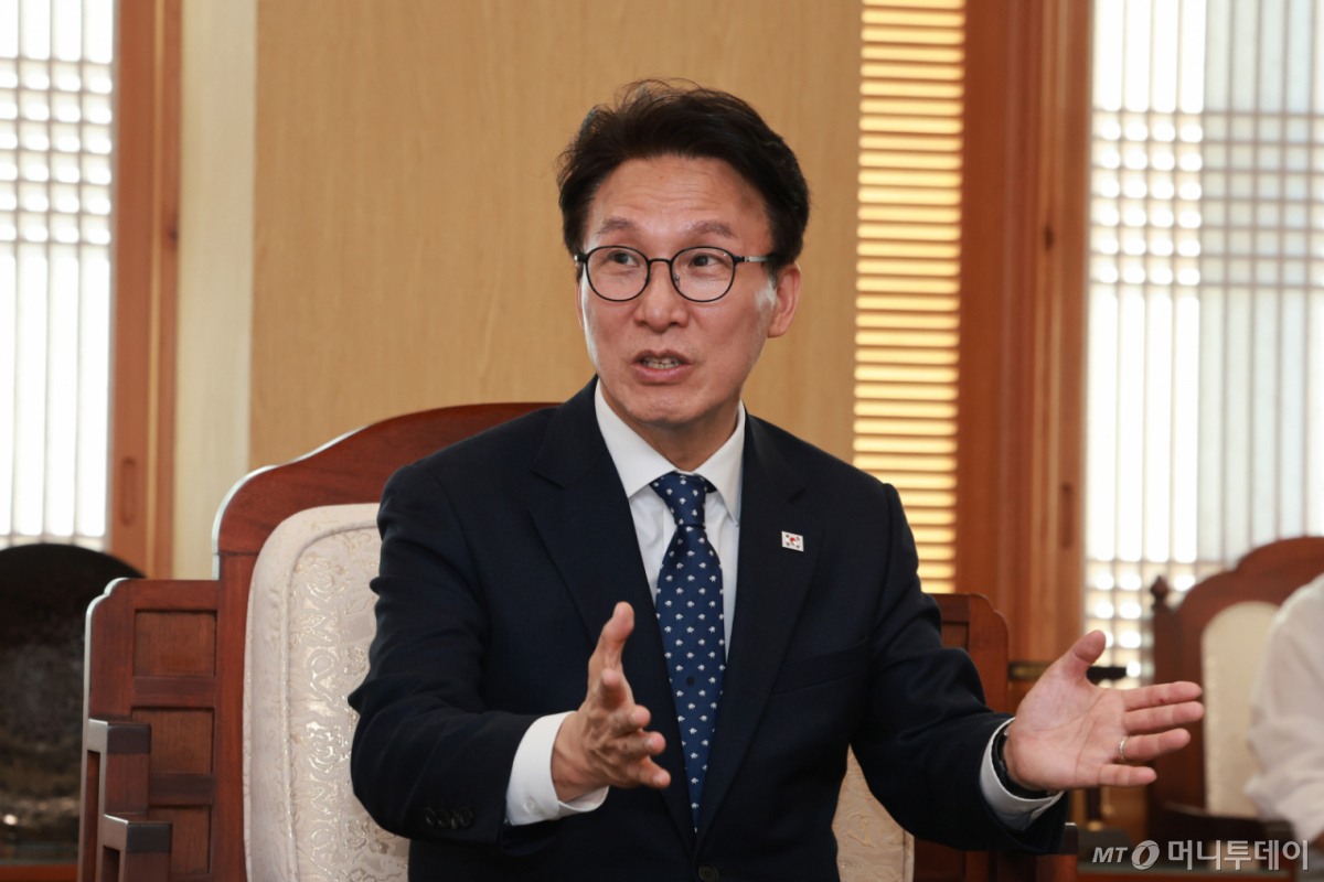 (서울=뉴스1) 국회사진기자단 = 김민석 더불어민주당 대표가 15일 오후 서울 종로구 조계사에서 대한불교조계종 총무원장 진우스님을 예방하며 환담을 나누고 있다.2026.9.15/뉴스1 Copyright © 뉴스1. All rights reserved. 무단 전재 및 재배포, AI학습 이용 금지. /사진=(서울=뉴스1) 국회사진기자단