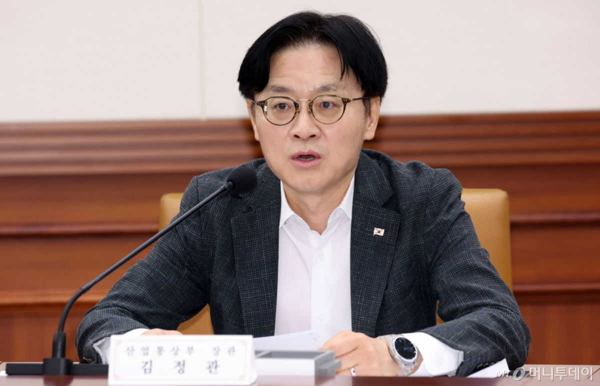 (서울=뉴스1) 김명섭 기자 = 김정관 산업통상부 장관이 27일 서울 종로구 세종대로 정부서울청사에서 열린 제273차 대외경제장관회의에서 모두 발언을 하고 있다. 이날 참석자들은 CPTPP 가입 관련 향후 대응방향 등을 논의했다. 2026.8.27/뉴스1 Copyright © 뉴스1. All rights reserved. 무단 전재 및 재배포, AI학습 이용 금지. /사진=(서울=뉴스1) 김명섭 기자