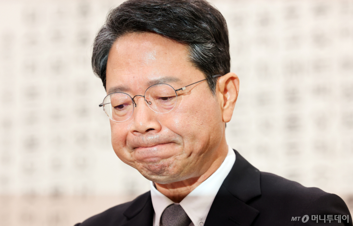 [서울=뉴시스] 최진석 기자 = 김승원 법무부 장관 후보자가 15일 여의도 국회에서 열린 제439회 국회(정기회) 법제사법위원회 국무위원후보자(법무부장관 김승원) 인사청문회에 출석해 생각에 잠겨 있다. 2026.09.15. myjs@newsis.com /사진=최진석