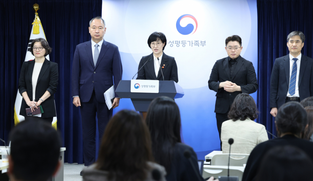 원민경 성평등가족부장관이 16일 오전 서울 종로구 정부서울청사에서 인공임신중지 약물 도입 방안을 발표하고 있다. /사진=뉴시스