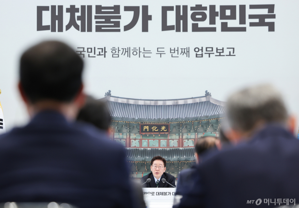 [서울=뉴시스] 김진아 기자 = 이재명 대통령이 16일 청와대 영빈관에서 열린 '삶으로 체감하는 대체불가 대한민국-국민과 함께하는 두 번째 업무보고'에서 발언하고 있다. (청와대통신사진기자단) 2026.07.16. bluesoda@newsis.com