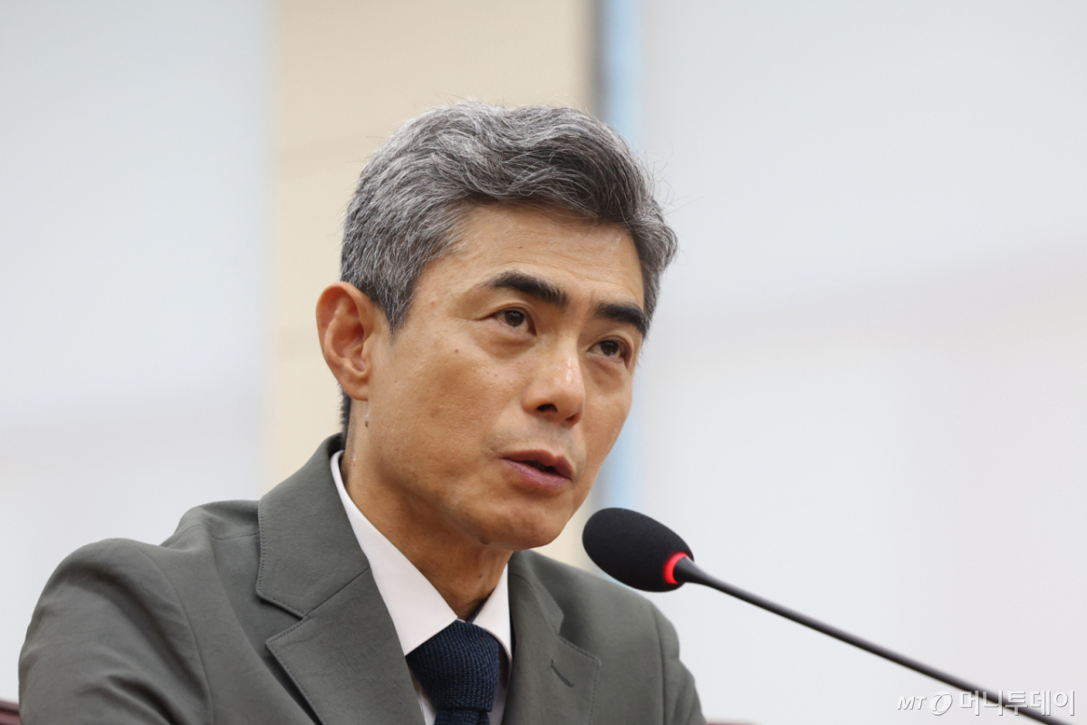 (서울=뉴스1) 황기선 기자 = 강신철 국방부 장관 후보자가 16일 오전 서울 여의도 국회 국방위원회에서 열린 인사청문회에서 의원 질의에 답하고 있다. 2026.9.16/뉴스1 Copyright © 뉴스1. All rights reserved. 무단 전재 및 재배포, AI학습 이용 금지.