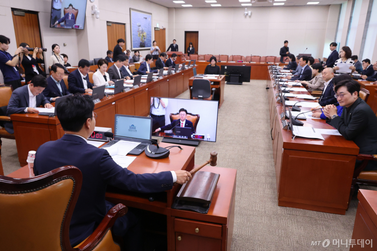 (서울=뉴스1) 신웅수 기자 = 김성원 위원장이 8일 서울 여의도 국회에서 열린 산업통상자원중소벤처기업위원회 전체회의에서 안건을 처리하고 있다. 2026.9.8/뉴스1 Copyright © 뉴스1. All rights reserved. 무단 전재 및 재배포, AI학습 이용 금지. /사진=(서울=뉴스1) 신웅수 기자