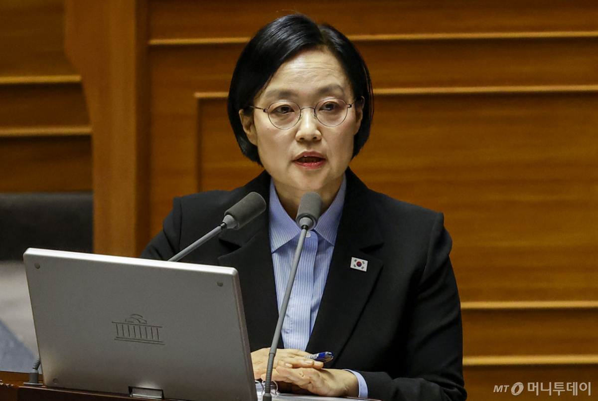 [서울=뉴시스] 정병혁 기자 = 한성숙 국무총리가 14일 서울 여의도 국회에서 열린 제439회국회(정기회) 제8차 본회의 교육·사회·문화 분야 대정부질문에서 서범수 국민의힘 의원의 질의에 답하고 있다. 2026.09.14. jhope@newsis.com /사진=정병혁