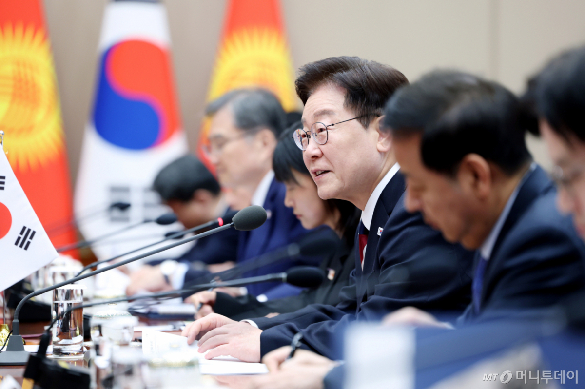 [서울=뉴시스] 김진아 기자= 이재명 대통령이 16일 청와대에서 사디르 자파로프 키르기스스탄 대통령과의 정상회담에서 발언하고 있다. 2026.09.16. bluesoda@newsis.com /사진=김진아