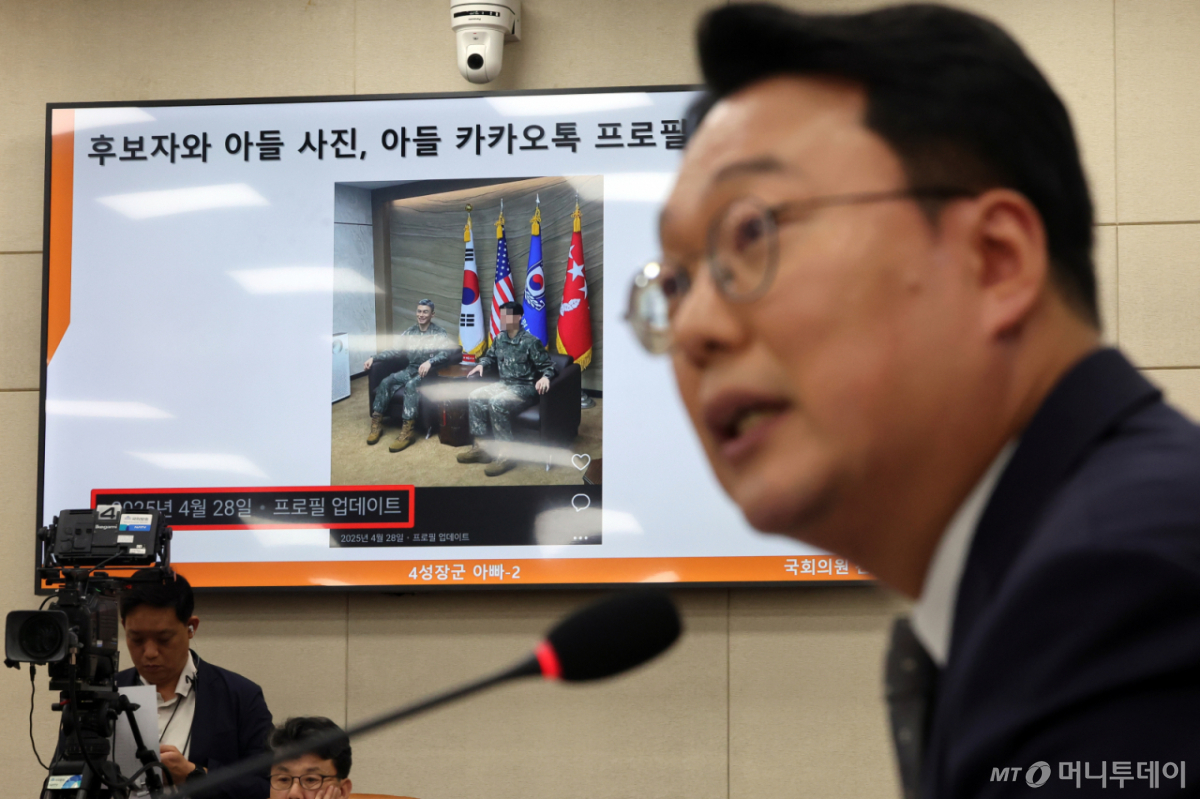 (서울=뉴스1) 황기선 기자 = 천하람 개혁신당 의원이 16일 서울 여의도 국회 국방위원회에서 열린 강신철 국방부 장관 후보자 인사청문회에서 질의를 하고 있다. 2026.9.16/뉴스1 Copyright © 뉴스1. All rights reserved. 무단 전재 및 재배포, AI학습 이용 금지. /사진=(서울=뉴스1) 황기선 기자