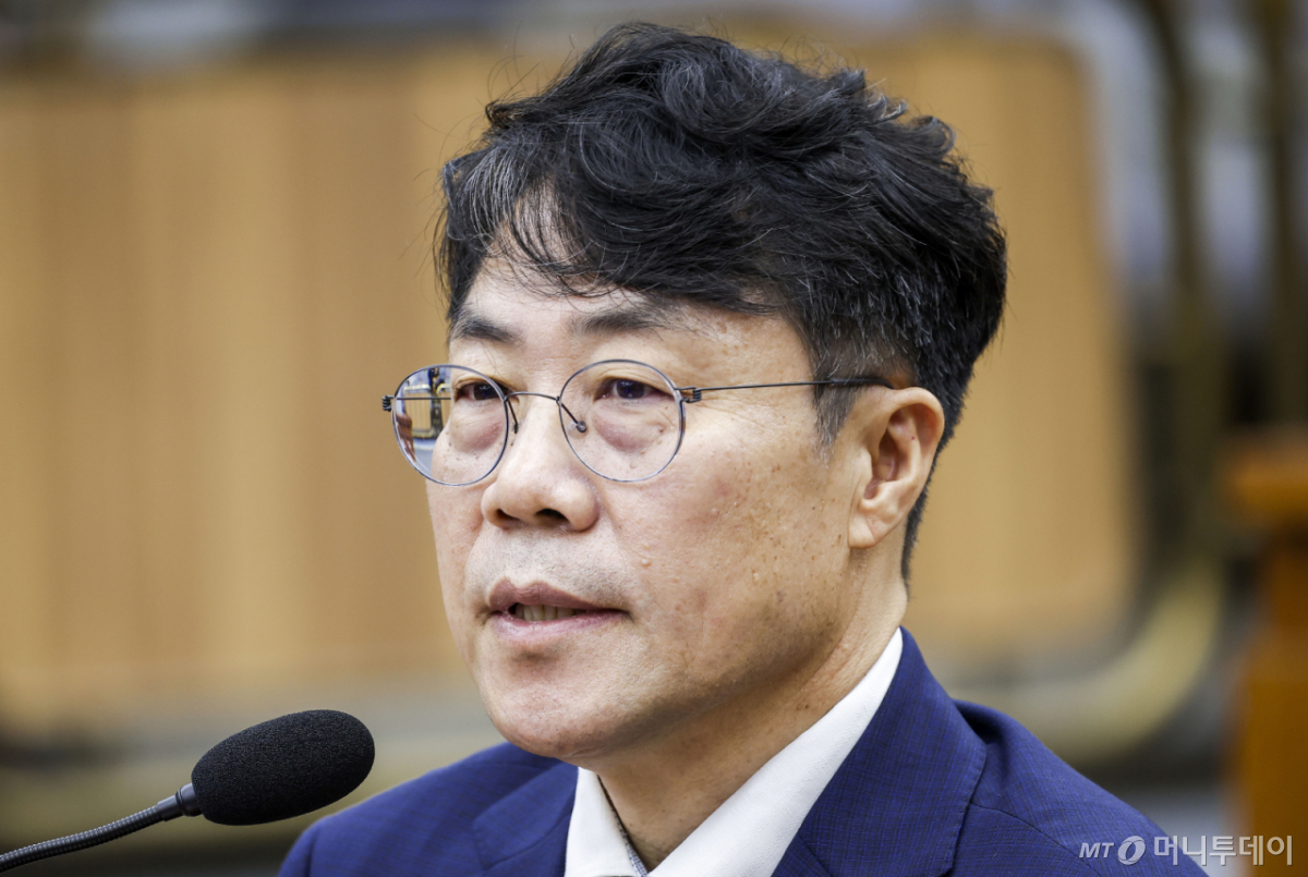 [서울=뉴시스] 정병혁 기자 = 김성수 대법관 후보자가 14일 서울 여의도 국회에서 열린 대법관(김성수)임명동의에관한인사청문특별위원회 전체회의에서 의원 질문에 답하고 있다. 2026.09.14. jhope@newsis.com /사진=정병혁