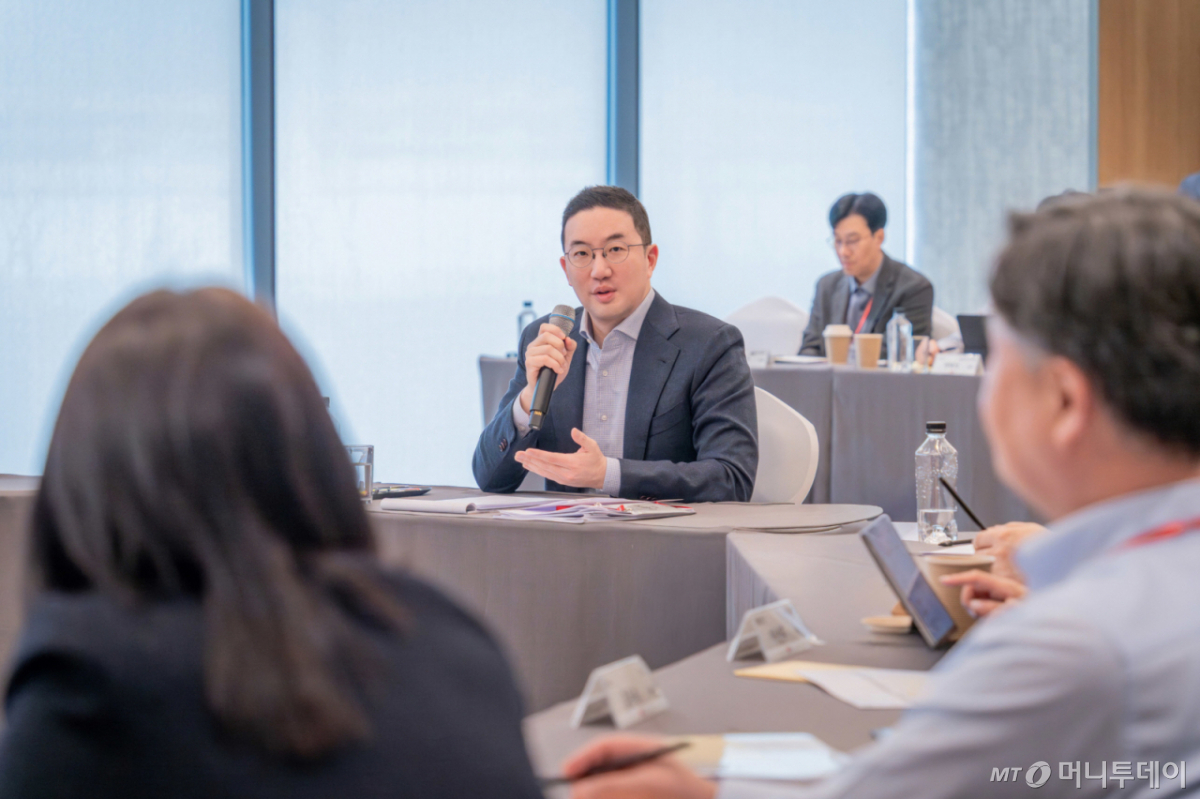 구광모 LG 대표가 지난 3월 서울 중구 남산리더십센터에서 주요 계열사 사장단 40여 명이 참석한 사장단 회의에서 발언을 하고 있다./사진=뉴스1 /사진=(서울=뉴스1)