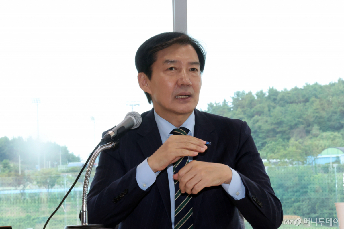 (신안=뉴스1) 박지현 기자 = 조국 혁신정책연구원장이 2일 오후 전남광주 신안군 압해읍 보훈회관에서 열린 '2026 신안군 명사 초청 특강'에서 '호남정치의 미래'를 주제로 강연하고 있다. 2026.9.2/뉴스1 Copyright © 뉴스1. All rights reserved. 무단 전재 및 재배포, AI학습 이용 금지. /사진=(신안=뉴스1) 박지현 기자