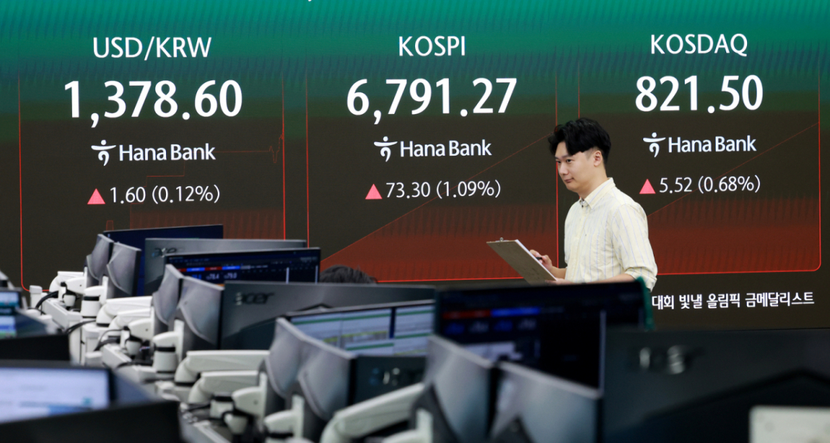 17일 오전 서울 중구 하나은행 딜링룸./사진=뉴스1