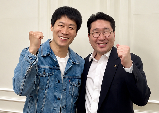 진선규 배우(왼쪽)와 이상현 대한사이클연맹 회장. /사진=대한사이클연맹