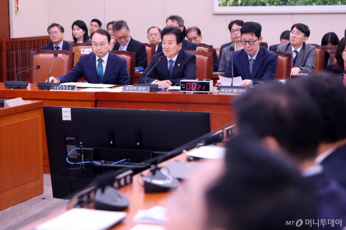 (서울=뉴스1) 황기선 기자 = 정동영 통일부 장관이 17일 오전 서울 여의도 국회에서 열린 외교통일위원회 전체회의에서 의원 질의에 답하고 있다. 2026.9.17/뉴스1 Copyright © 뉴스1. All rights reserved. 무단 전재 및 재배포, AI학습 이용 금지.