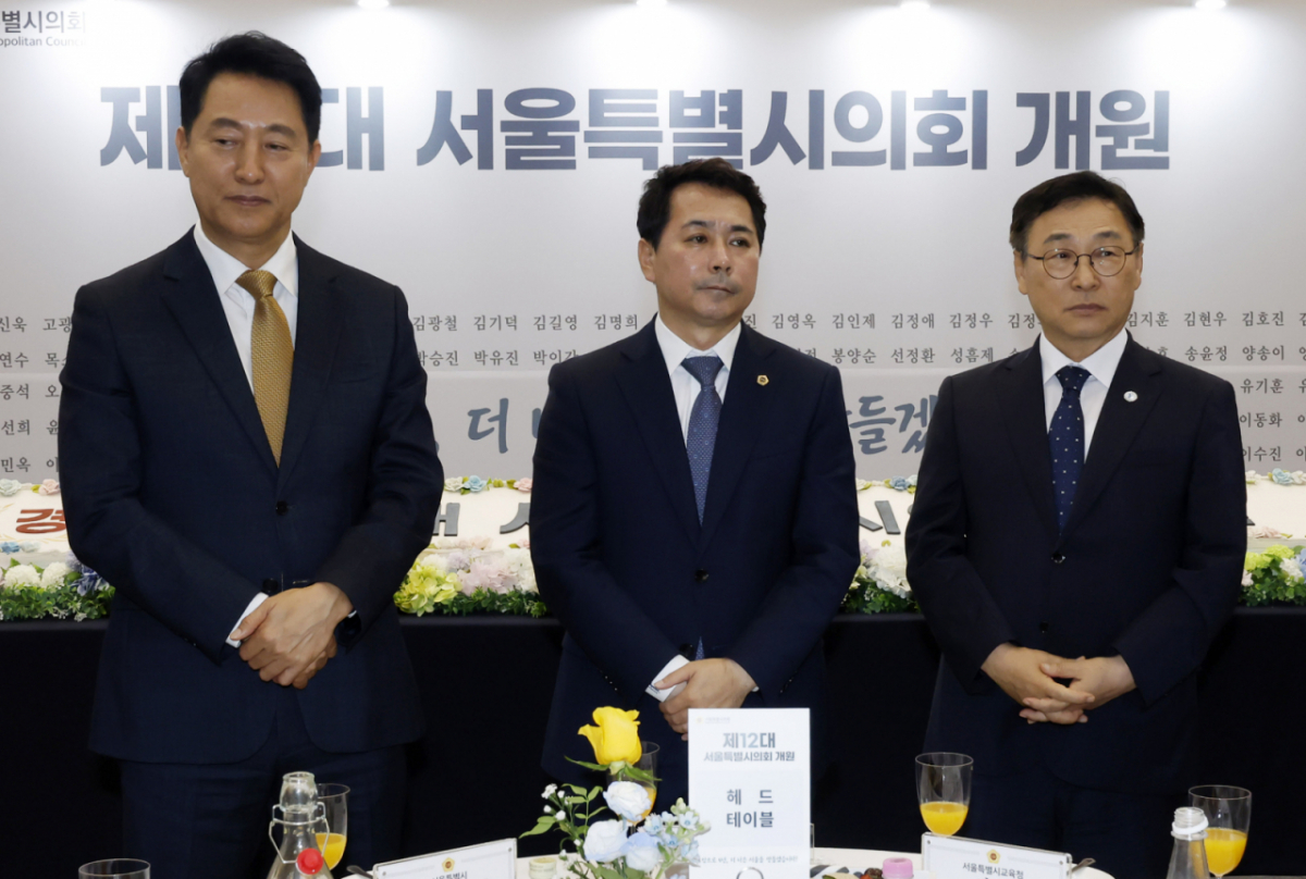 임만균(가운데) 서울시의회 의장과 오세훈 서울시장, 정근식 서울시교육감을 비롯한 참석자들이 지난 7월 21일 서울 중구 서울시의회에서 열린 제12회 서울시의회 개원기념식에 참석해 있다. /사진=뉴시스