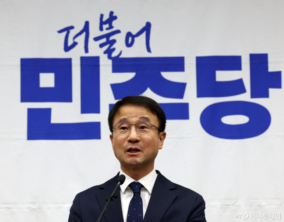 한병도 더불어민주당 원내대표가 17일 서울 여의도 국회에서 열린 의원총회에서 발언하고 있다. /사진=뉴시스