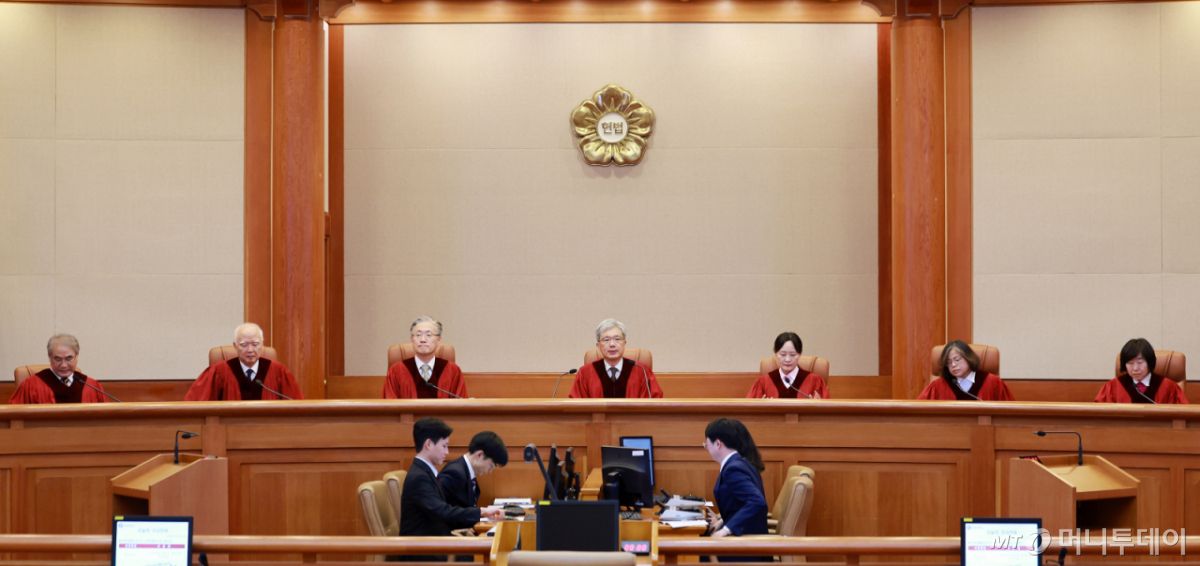 (서울=뉴스1) 이호윤 기자 = 김상환 헌법재판소장과 재판관들이 17일 서울 종로구 헌법재판소에서 열린 구 지방세법 제47조 제1호 등 위헌제청에 대한 위헌법률심판사건 등 선고를 위해 대심판정에 자리하고 있다. 2026.9.17/뉴스1 Copyright © 뉴스1. All rights reserved. 무단 전재 및 재배포, AI학습 이용 금지. /사진=(서울=뉴스1) 이호윤 기자
