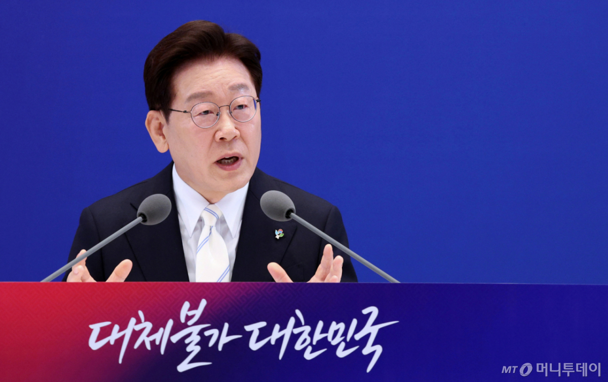 [서울=뉴시스] 고범준 기자 = 이재명 대통령이 8일 청와대 영빈관에서 열린 취임 1주년 기자회견 '대체불가 대한민국'에서 발언하고 있다. 2026.06.08. photo@newsis.com /사진=고범준