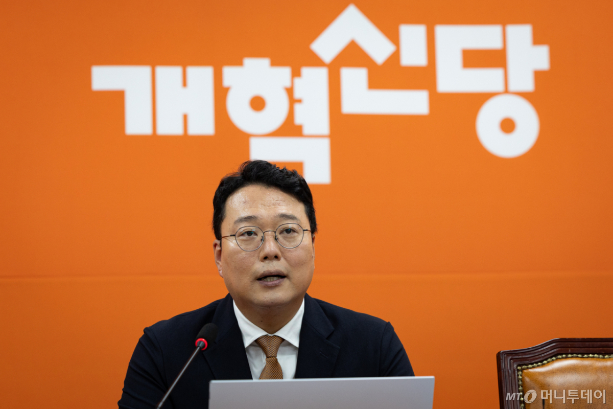 (서울=뉴스1) 유승관 기자 = 천하람 개혁신당 당대표 권한대행 겸 원내대표가 14일 서울 여의도 국회에서 기자간담회를 하고 있다. 천 권한대행은 이날 간담회에서 당 비상대책위원장으로 이기인 사무총장을 선임했다고 밝혔다. 2026.9.14/뉴스1 Copyright © 뉴스1. All rights reserved. 무단 전재 및 재배포, AI학습 이용 금지. /사진=(서울=뉴스1) 유승관 기자