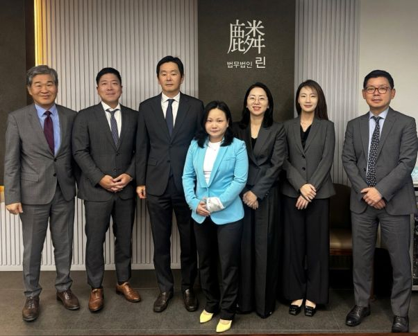 (왼쪽부터)법무법인 린 엔터테인먼트팀의 이성호 변호사, 김일로 변호사, 도현수 변호사(팀장), 김현지 변호사, 조선희 변호사, 안서연 변호사, 전성한 변호사 /사진제공=법무법인 린