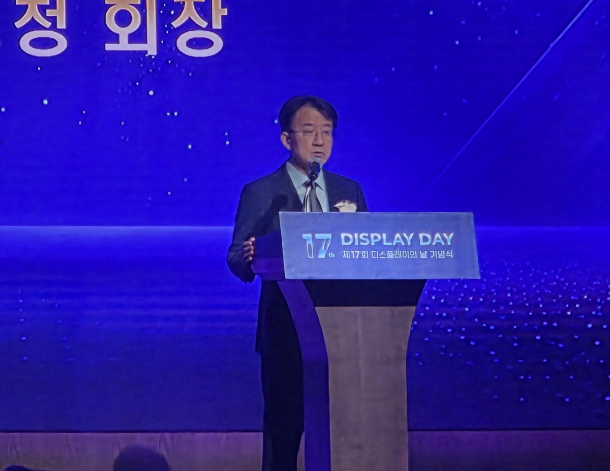 이청 삼성디스플레이 사장 겸 한국디스플레이산업협회 회장이 17일 서울 송파구 롯데호텔월드에서 열린 '제17회 디스플레이 날'에서 개회사를 하고 있다./사진=최지은 기자