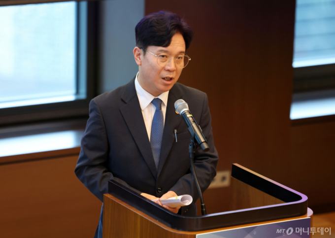 김영훈 고용노동부 장관이 지난 5월26일 서울 중구 SK서린빌딩에서 열린 고용노동부·산업통상부 K-뉴딜 아카데미 기업·청년 간담회에서 인사말을 하고 있다. /사진=뉴시스