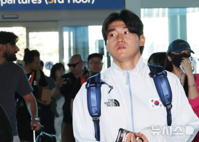 출국장에 나서는 김도영. /사진=뉴시스