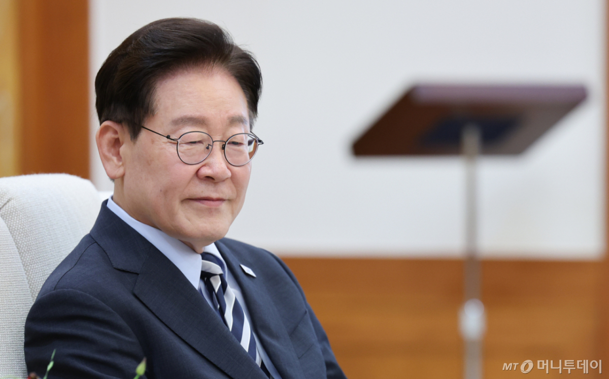 (서울=뉴스1) 이재명 기자 = 이재명 대통령이 17일 청와대에서 파티 비롤 국제에너지기구(IEA) 사무총장을 접견, 발언을 듣고 있다. 2026.9.17/뉴스1 Copyright © 뉴스1. All rights reserved. 무단 전재 및 재배포, AI학습 이용 금지. /사진=(서울=뉴스1) 이재명 기자