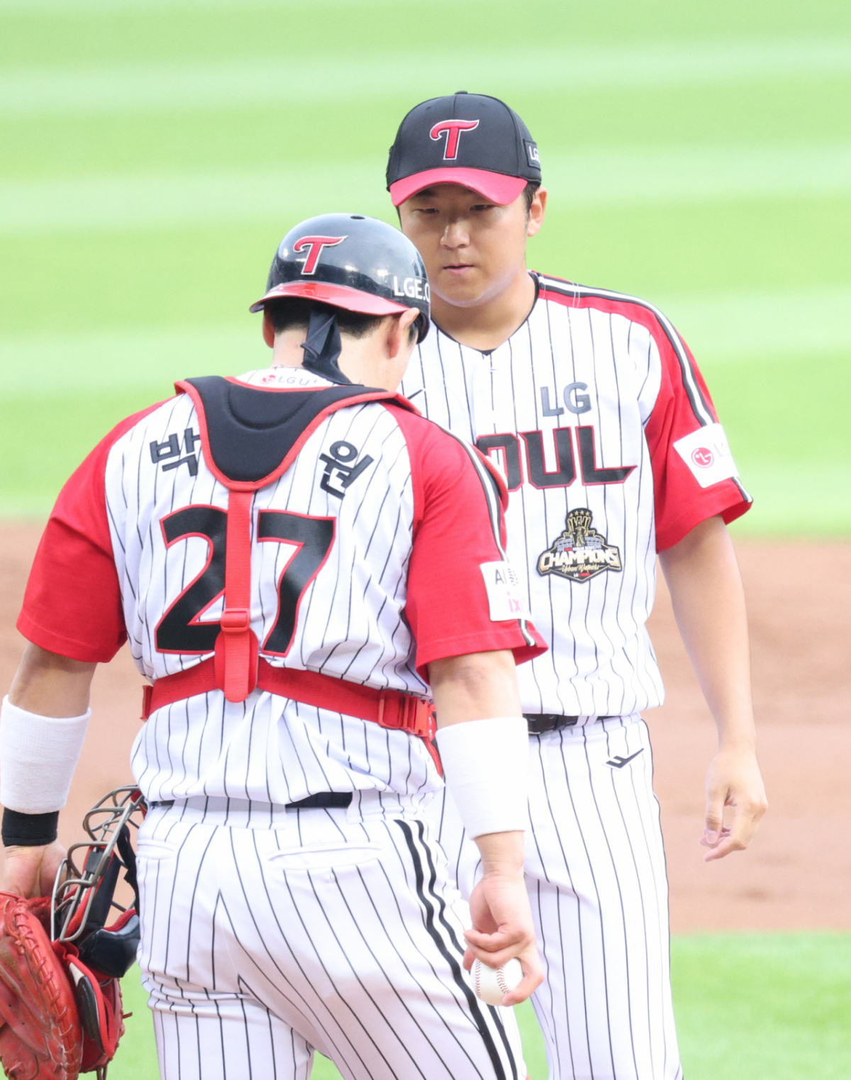 LG 박동원(왼쪽)과 송승기. /사진=김진경 대기자