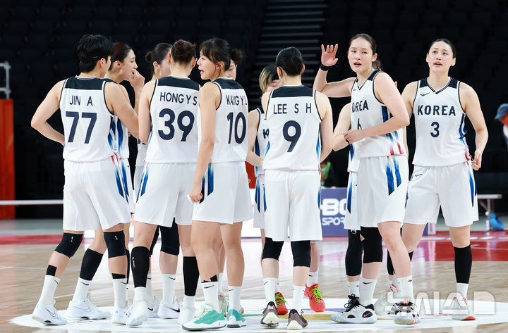 아시안게임 1차전에 나선 대한민국 여자 농구 국가대표팀. /사진=뉴시스