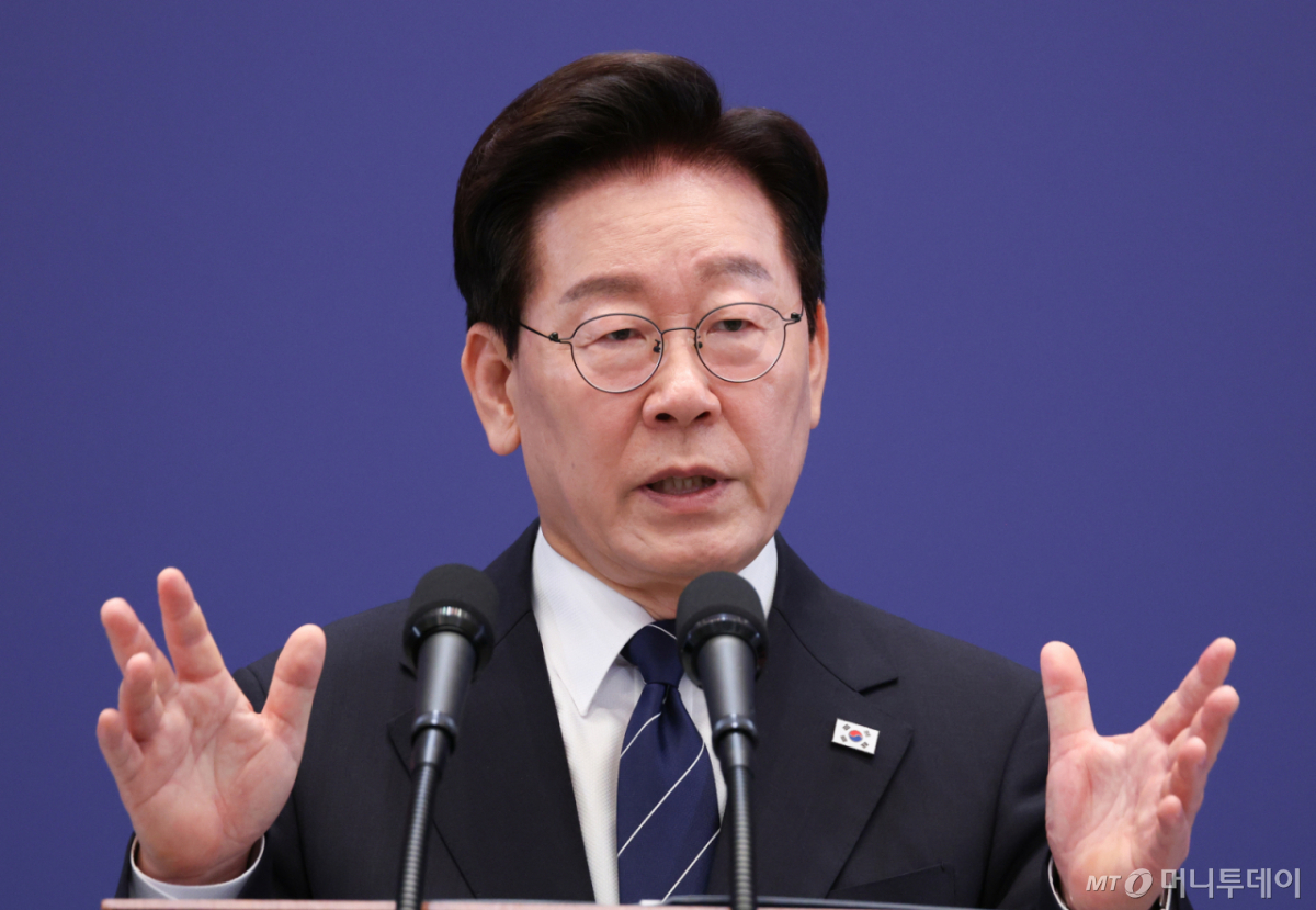 (서울=뉴스1) 허경 기자 = 이재명 대통령이 18일 청와대 영빈관에서 열린 현안 기자회견에서 발언하고 있다. (청와대통신사진기자단) 2026.9.18/뉴스1 Copyright © 뉴스1. All rights reserved. 무단 전재 및 재배포, AI학습 이용 금지.