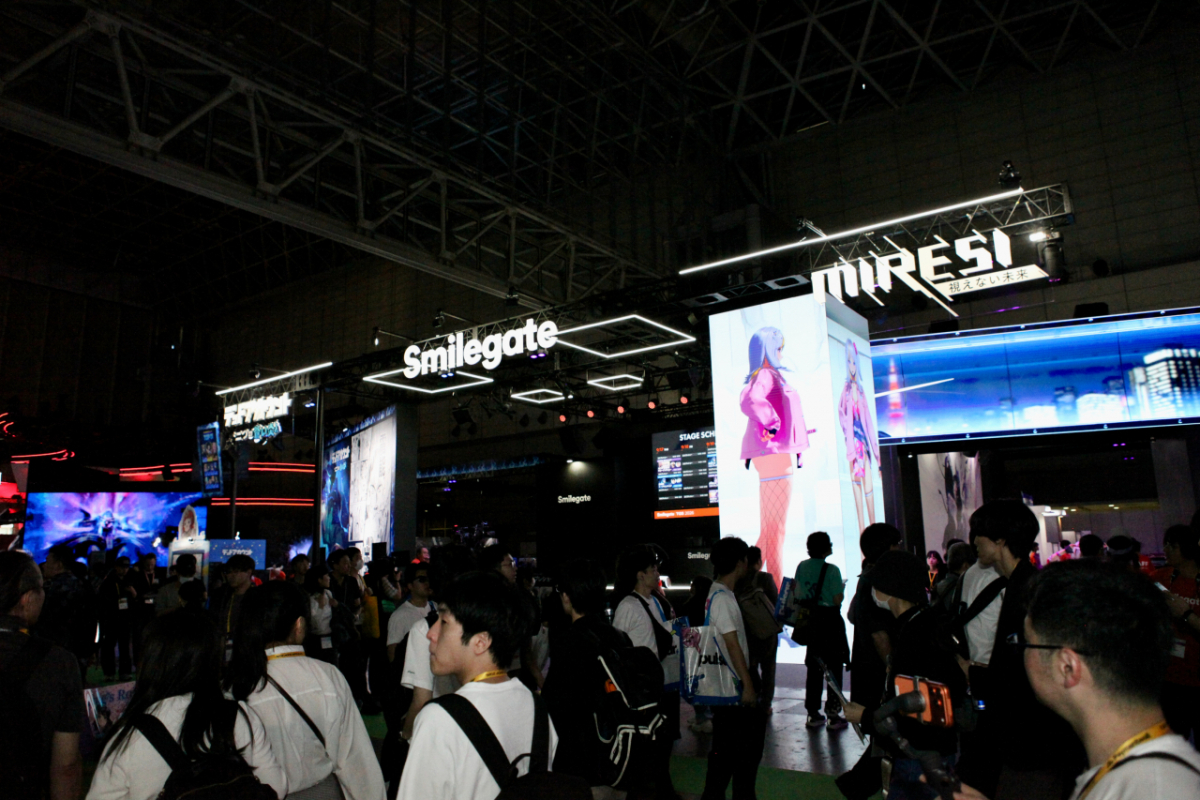 TGS 2026 스마일게이트 부스 앞이 관람객으로 북적인다. 2026.09.19./사진=이정현 기자