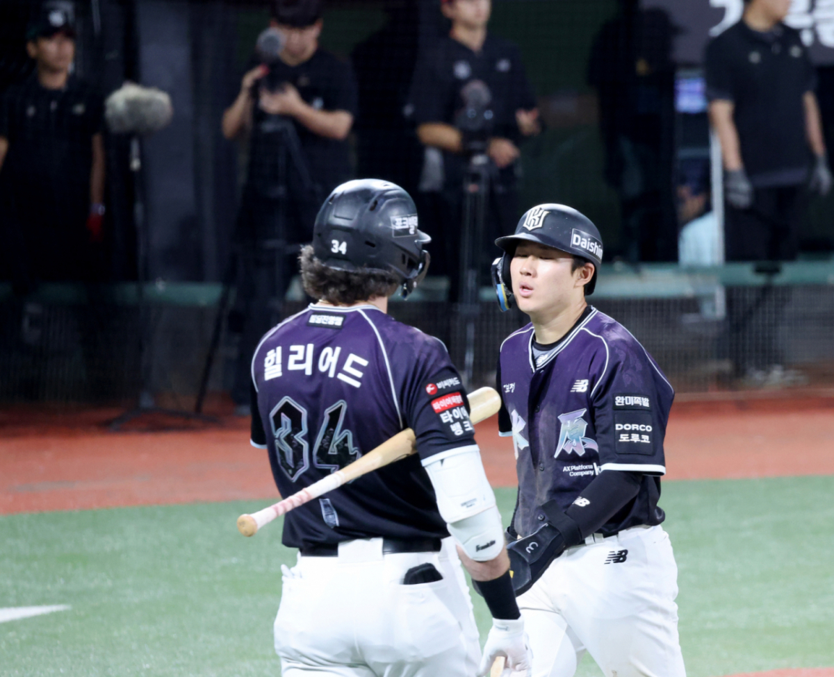 KT 힐리어드(왼쪽)와 최원준. /사진=강영조 선임기자