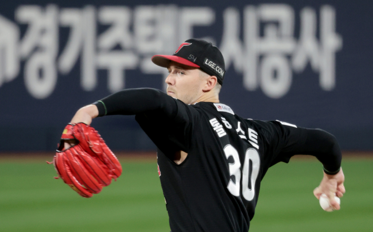 LG 우완투수 톨허스트가 18일 수원KT위즈파크에서 열린 2026 KBO리그 KT위즈와 LG트윈스 경기에서 선발로 나와 역투하고 있다. 2026.09.18. /사진=강영조 선임기자