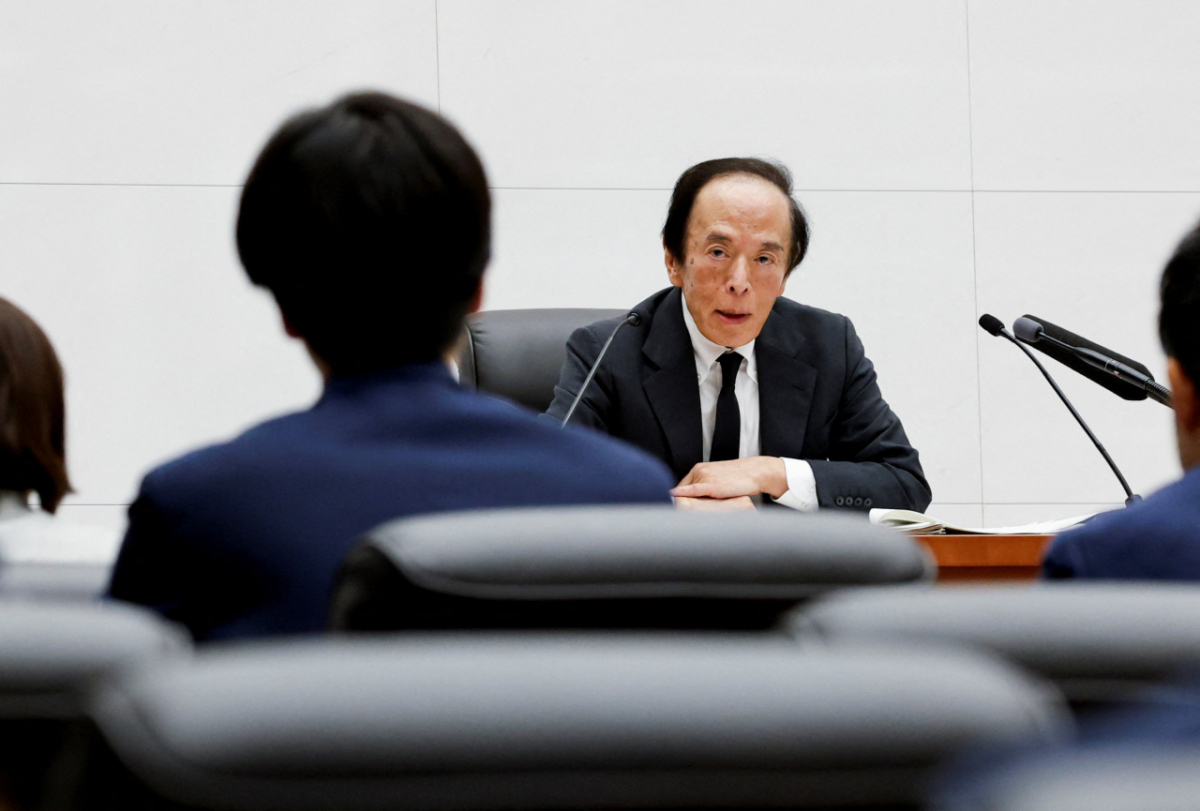 우에다 가즈오 일본은행 총재가 18일 일본 도쿄 일본은행 청사에서 기자회견을 진행 중인 모습./로이터=뉴스1