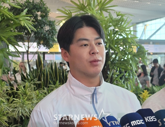16일 출국 직전 취재기자들과 만난 아시안게임 대표팀 주장 노시환. /사진=박수진 기자
