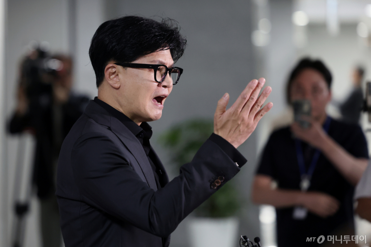 (서울=뉴스1) 황기선 기자 = 한동훈 무소속 의원이 15일 오후 서울 여의도 국회 의원회관에서 김승원 법무부 장관 후보자와 김민석 더불어민주당 대표 등 현안관련 브리핑을 하고 있다. 2026.9.15/뉴스1 Copyright © 뉴스1. All rights reserved. 무단 전재 및 재배포, AI학습 이용 금지. /사진=(서울=뉴스1) 황기선 기자