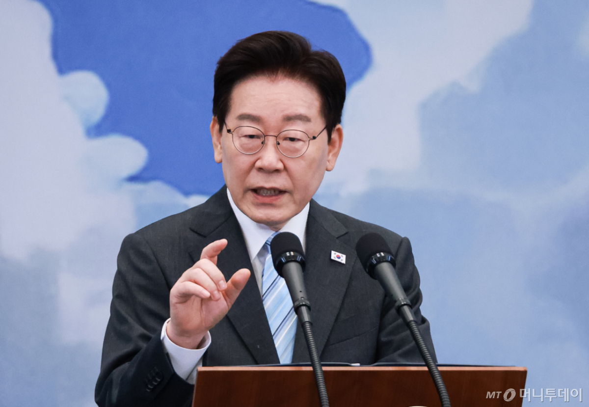 (서울=뉴스1) 이재명 기자 = 이재명 대통령이 19일 청와대 영빈관에서 열린 2026 청년의 날 기념식에서 기념사를 하고 있다. (청와대통신사진기자단) 2026.9.19/뉴스1 Copyright © 뉴스1. All rights reserved. 무단 전재 및 재배포, AI학습 이용 금지. /사진=(서울=뉴스1) 이재명 기자