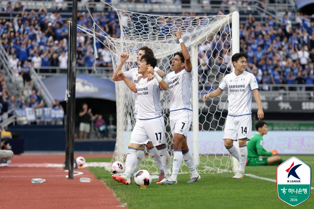 서울이랜드 선수들이 득점 후 기뻐하고 있다. /사진=한국프로축구연맹 제공