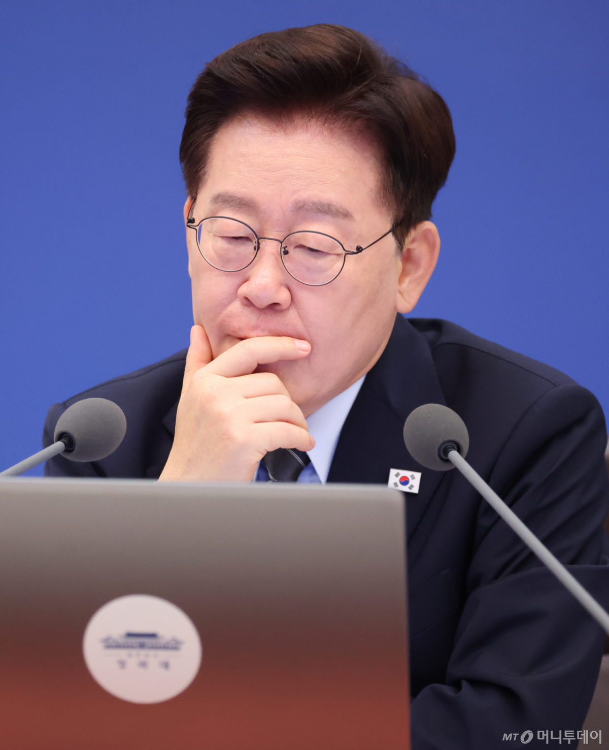 (서울=뉴스1) 이재명 기자 = 이재명 대통령이 1일 청와대에서 열린 국무회의에서 생각에 잠겨 있다. 2026.9.1/뉴스1 Copyright © 뉴스1. All rights reserved. 무단 전재 및 재배포, AI학습 이용 금지. /사진=(서울=뉴스1) 이재명 기자