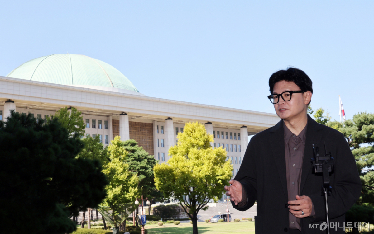 (서울=뉴스1) 황기선 기자 = 한동훈 무소속 의원이 20일 오후 서울 여의도 국회 의원회관 앞에서 법무부 장관 후보직에서 자진 사퇴한 김승원 더불어민주당 의원 등과 관련한 브리핑을 하고 있다. 2026.9.20/뉴스1 Copyright © 뉴스1. All rights reserved. 무단 전재 및 재배포, AI학습 이용 금지. /사진=(서울=뉴스1) 황기선 기자
