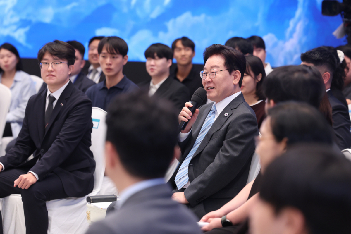 이재명 대통령이 지난 19일 청와대에서 열린 2026 청년의 날 기념 청년 오픈마이크에서 발언하고 있다./사진=뉴시스