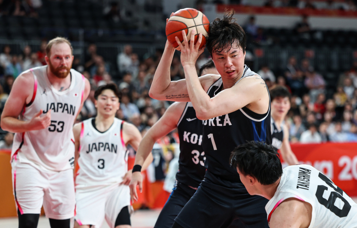 20일 일본 나고야 아이치 인터내셔널 아레나에서 열린 2026 아이치·나고야 아시안게임 남자 농구 결승전 대한민국과 일본의 경기, 대한민국 이현중이 리바운드를 하고 있다/사진=뉴스1