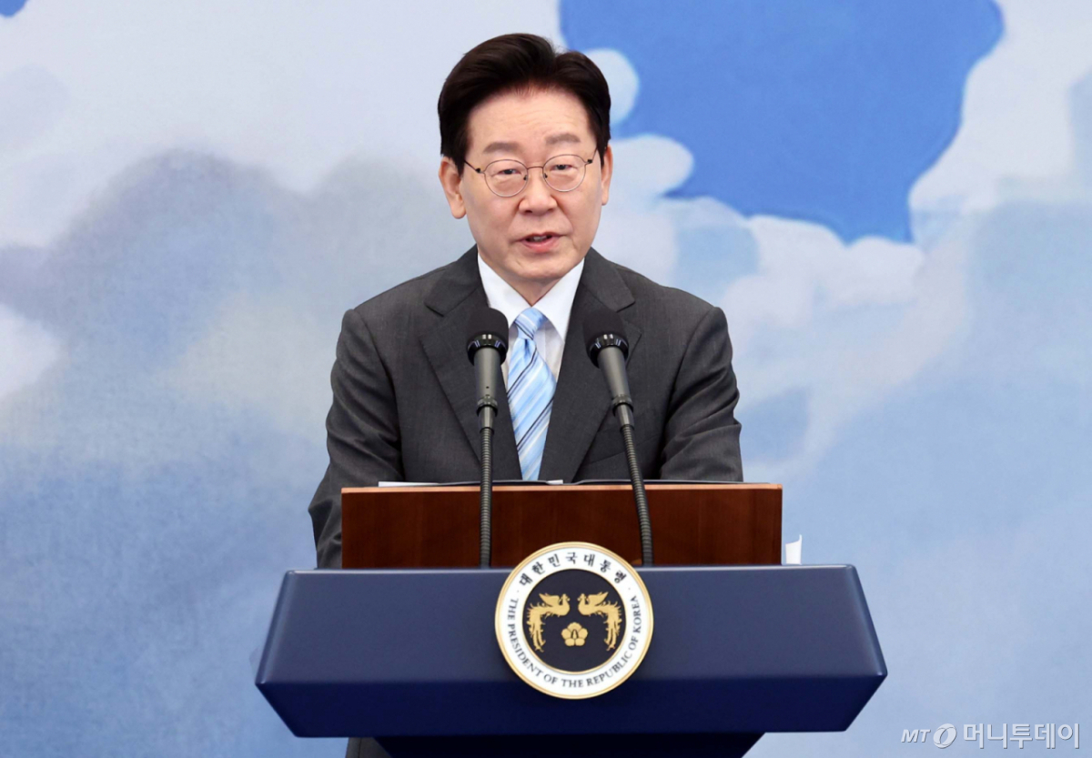 [서울=뉴시스] 조성봉 기자 = 이재명 대통령이 19일 청와대에서 열린 2026 청년의 날 기념식에서 기념사를 하고 있다. 2026.09.19. suncho21@newsis.com /사진=