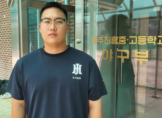 광주진흥고 김민훈이 광주진흥고에서 스타뉴스와 만나 인터뷰를 하고 있다. /사진=안호근 기자