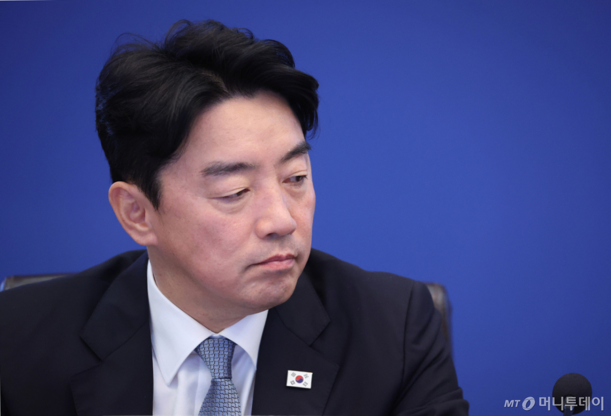 (서울=뉴스1) 이재명 기자 = 사의를 표명한 강훈식 비서실장이 21일 청와대에서 열린 수석보좌관회의에 참석해 있다. 2026.9.21/뉴스1 Copyright © 뉴스1. All rights reserved. 무단 전재 및 재배포, AI학습 이용 금지. /사진=(서울=뉴스1) 이재명 기자