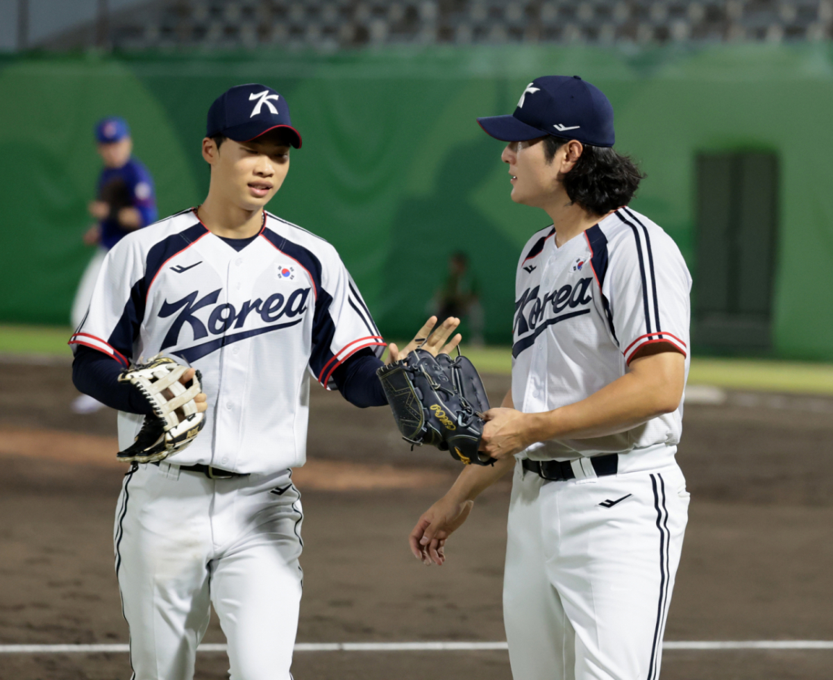 야구대표팀 선발투수 곽빈이 21일 아이치현 오카자키 시민구장에서 열리는 2026 아이치·나고야 아시안게임 야구 조별리그 대한민국과 대만경기에서 6회초 수비도 무실점으로 이어가고 있다. 2026.09.21. /사진=강영조 cameratalks@