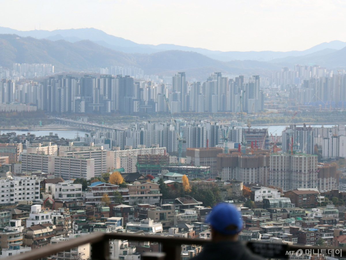 (서울=뉴스1) 황기선 기자 = 사진은 이날 남산에서 바라본 서울시내 아파트 및 주택 단지. 2025.11.21/뉴스1 Copyright © 뉴스1. All rights reserved. 무단 전재 및 재배포, AI학습 이용 금지. /사진=(서울=뉴스1) 황기선 기자